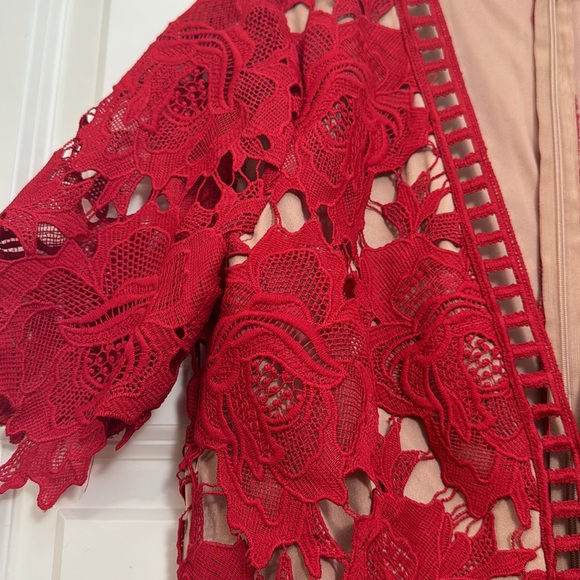 Astr The Label Red Short Sleeve V-neck Battenberg Lace Romper - Size L - Picture 4 of 7